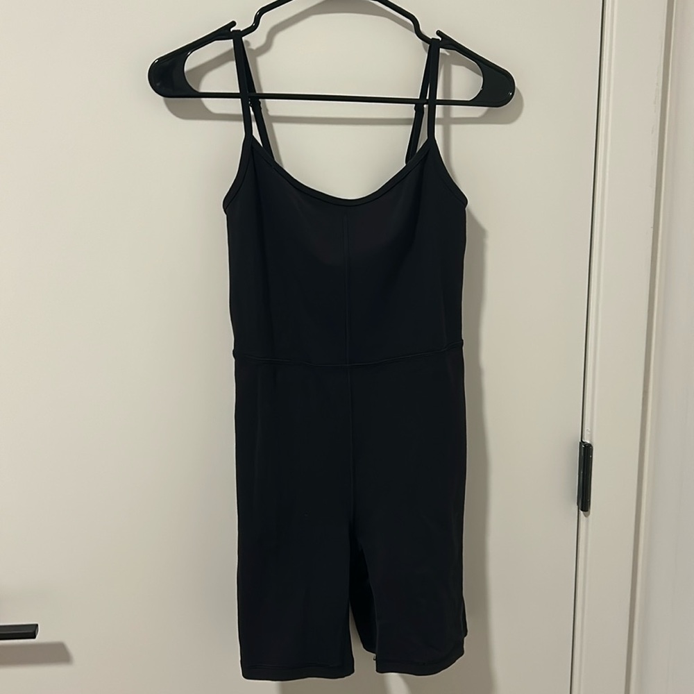 Women’s Aritzia jumper, size S